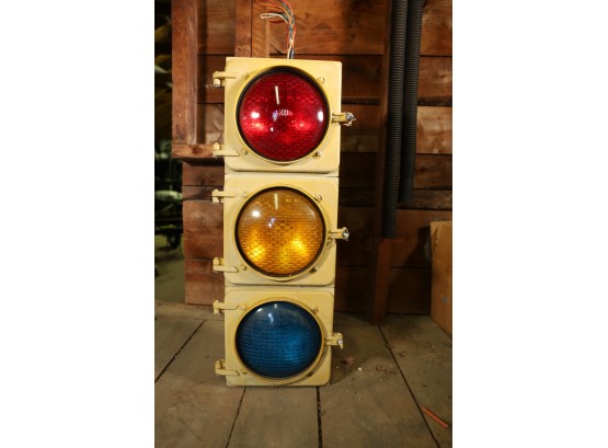 VINTAGE STREET SIGNAL LIGHT - MADE BY EAGLE SIGNAL