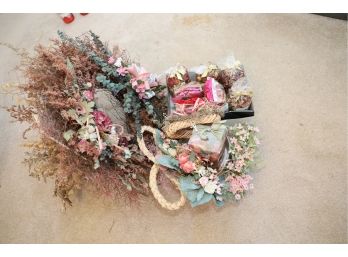 DRIED FLOWER AND OTHER ITEMS LOT