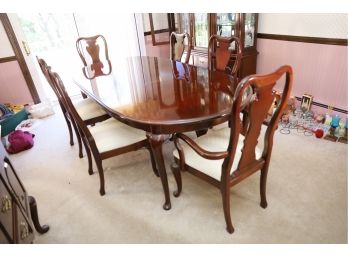 VINTAGE DINNING ROOM TABLE WITH CHAIRS AND LEAF.  PROB. THOMASVILLE - AMAZING CONDITION!!!!