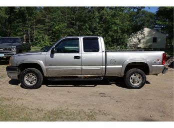 2003 CHEVY 2500 WITH 170,955 MILES - COME WITH TITLE - AS IS READ MORE BELOW