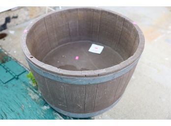 OUTDOOR ROUND PLANTER MADE OF COMPOSITE PLASTIC MARKED 111
