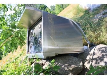 STAINLESS STEEL STOVE - OUTSIDE - FOR FIX OR SCRAP
