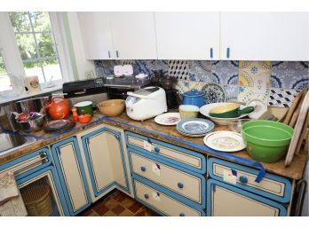 GIANT KITCHEN LOT ALL ITEMS MARKED 228