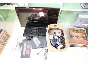 TV / CLOCK / DVD PLAYER AND ELECTRONICS LOT MARKED 10
