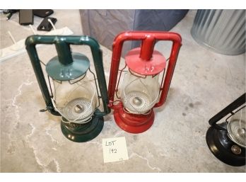 2 Lanterns (green And Red)