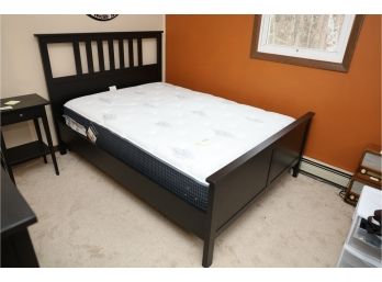Modern Bed And Mattress (right And Bedroom)