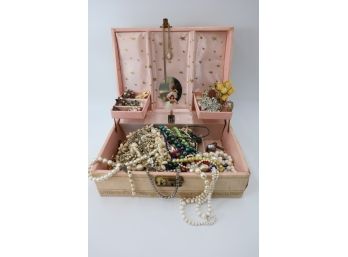 AMAZING VINTAGE BALLERINA MUSIC JEWELRY BOX FULL OF VINTAGE GREAT JEWELRY! MARKED 10