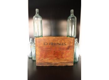 VERY OLD MOXIE BOSTON / NEW YORK CRATE WITH 6 RARE BIG GREEN MOXIE GLASS BOTTLES! - MARKED 64