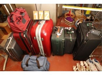 LOT 172 - BIG LOT OF LOTS OF LUGGAGE - HUGE MONEY WHEN NEW! SAVE NOW!!