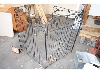 LOT 189 - FENCING - 4 SECTIONS - ALL COME APART EASY - NO TOOLS NEEDED - GOOD FOR GARDEN!