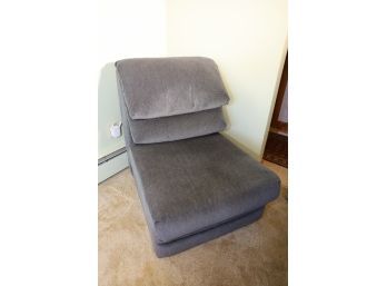 LOT 88 - VERY COMFY CHAIR