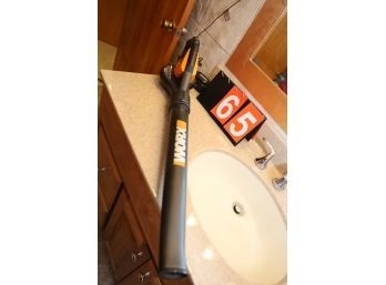 LOT 65 - WORX 120MPH LEAF BLOWER WITH CHARGER - TESTED WORKS