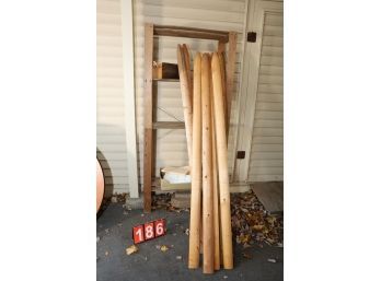 LOT 186 - WOODEN SHELF - FENCE POSTS AND ITEMS SHOWN