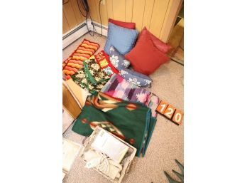LOT 120 - VINTAGE BLANKETS / PILLOWS AND ITEMS SHOWN