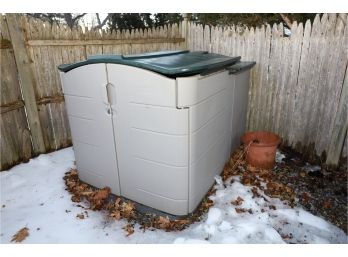OUTDOOR STORAGE CONTAINER / BIG / UNKNOW CONDITION.  YOU MUST REMOVE WE CANT ASSIST.