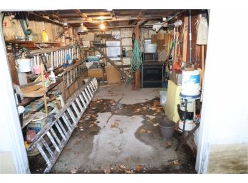 ENTIRE CONTENTS OF OUTDOOR GARAGE (PLEASE READ NOTES!!!)