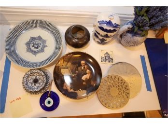 COLLECTORS PLATES / FLOWERS AND OTHER DECOR IN PHOTO