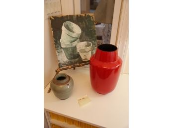 RED VASE / SMALL VASE AND VASE ART LOT