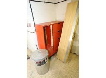 WALLPAPER TABLE - RED CABINET - TRASH CAN
