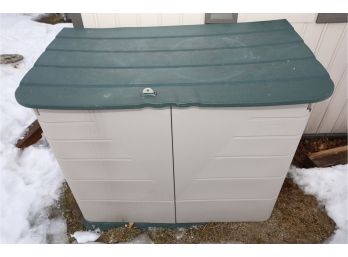 OUTDOOR RUBBERMAID STORAGE BIN WITH CONTENTS AS SHOWN (BEHIND HOME)