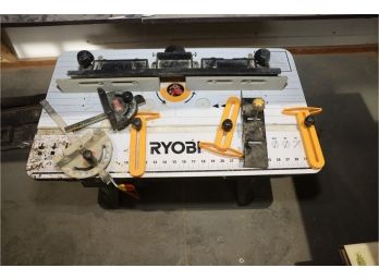RYOBI SMALL ROUTER TABLE