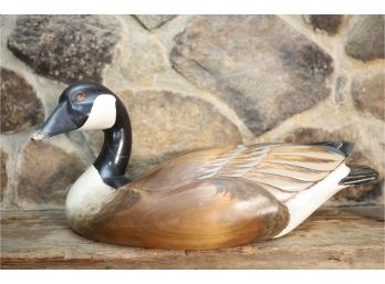 HAND CARVED WOODEN CANADA GOOSE ARTIST SIGNED 1985
