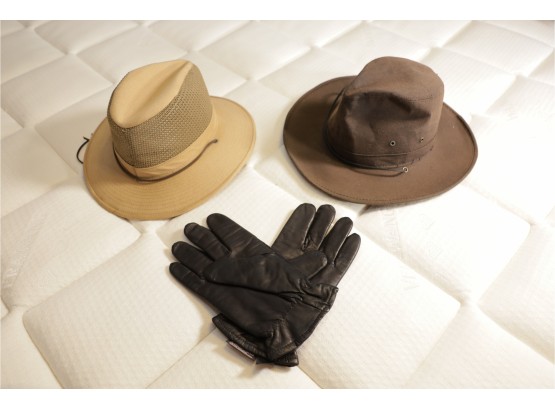2 MENS HATS AND LEATHER GLOVES