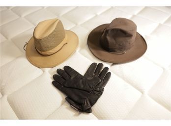 2 MENS HATS AND LEATHER GLOVES