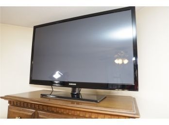SAMSUNG TV (NOT A SMART TV)