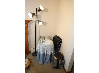 FLOOR LAMP / TV TRAYS AND ITEMS ALL SHOWN (CORNER LOT)