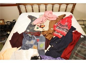 WOMENS SWEATER CLOTHING LOT