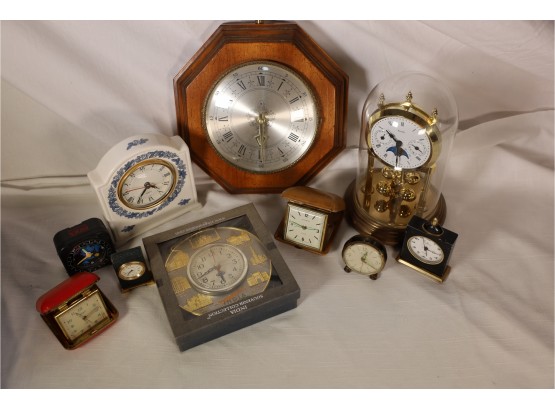 BIG LOT OF REALLY NICE CLOCKS OF DIFFERENT SIZES
