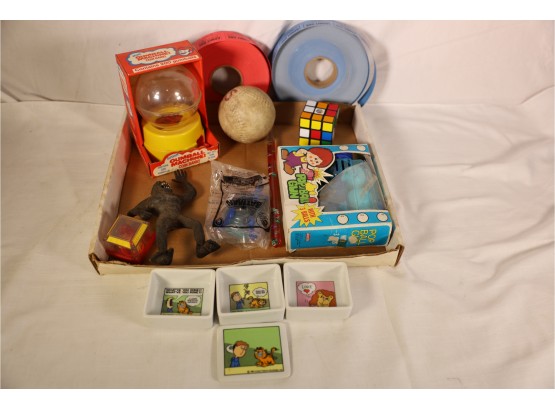 EARLY TOY LOT - GARFIELD AND OTHER THINGS SHOWN