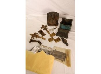 EARLY WALL HANGING ITEMS AND TINS AND ITEMS SHOWN