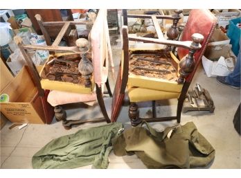 4 CHAIRS AND MILITARY BAGS LOT