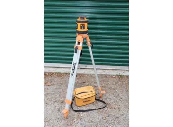 JOHNSON 40-6515 ROTARY LASER WITH TRIPOD - CASE