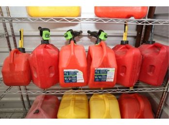 8 PLASTIC GAS CANS