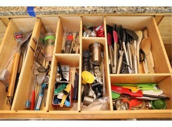 ITEMS IN DRAWERS MARKED '1'  DRAWER INSERTS NOT INCLUDED