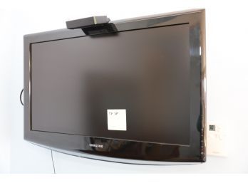 SAMSUNG TV WITH WALLMOUNT (BUYER TO SAFELY REMOVE)