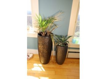 2 HIGH END MODERN FLOWER POTS AND FLOWERS AS SHOWN