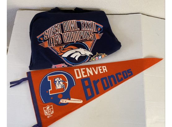 Vintage Denver Broncos NFL Football Memoriablia Football Pennant & Sweatshirt Size Large