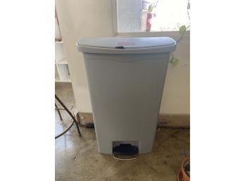 Rubbermade Commercial Trash Can