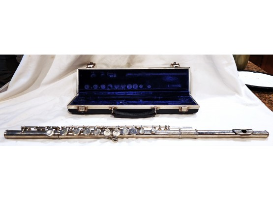 Armstrong Flute Model 104 Closed Hole Offset G Serial Number G6143 W/Case