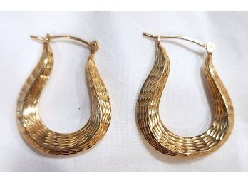 14K Yellow Gold Diamond Cut Dangling Textured Pierced Earrings  1.4 Grams