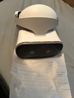 Lenovo Mirage Solo With Daydream VR Goggles