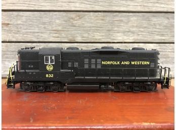 Proto 2000 Norfolk And Western GP Locomotive #832
