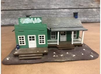HO Scale Tyco-Kit Farmhouse And Side Business Miniature Building