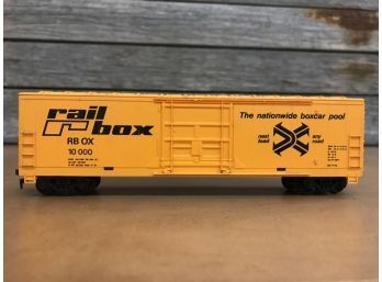 HO Scale Railbox RBOX 10000 Box Car Freight Train