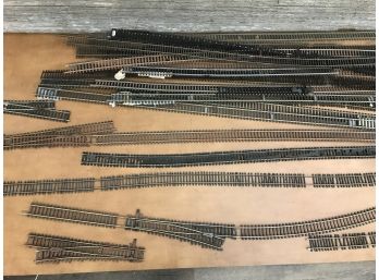 (25$ HO Scale Rail Road Track Pieces