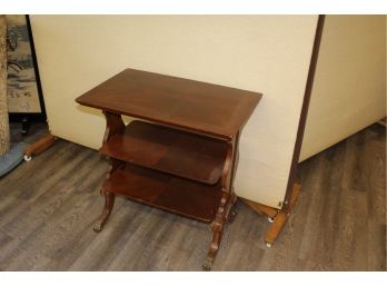 Antique Footed Mahoghany End Table 26' X 16' X 27'